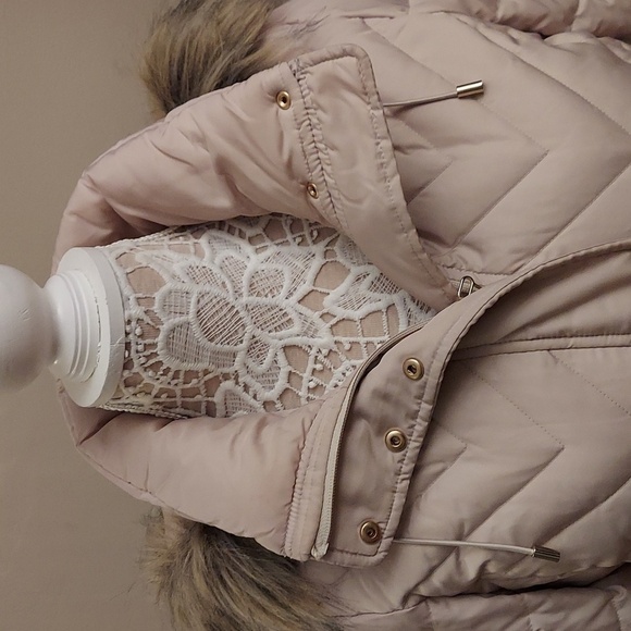 MARC NEW YORK Faix Fur Trim Chevron Quilted Down Coat - Picture 3 of 16